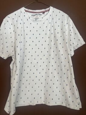 International Report White Short-Sleeve Tee with Navy Pineapple Print